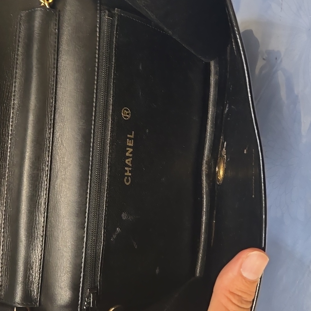 CHANEL Patent Leather Single Flap Black Bag - Picture 3 of 6